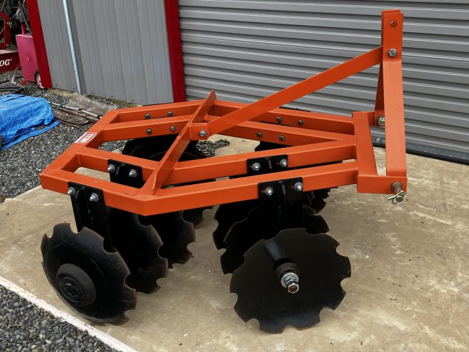 Titan 3 point 4 ft. notched disc harrow